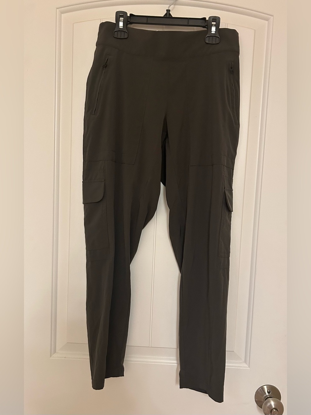 Athleta Chelsea Lightweight Cargo Pants in Olive Green Size 6P petite